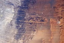 Giải mã 'con mắt' giữa sa mạc, dấu tích của 'sát thủ vũ trụ' cổ xưa