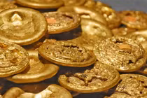 Đào đất đụng trúng vật lạ, cảnh sát lập tức phong tỏa hiện trường