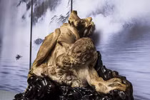 Vớt được khúc gỗ quý, lão nông tiếc hùi hụi vì trót làm điều này