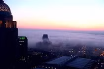 'Mây đen' mù mịt tràn vào đường phố Trung Quốc, chuyên gia lý giải sao? 