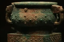 Đột nhập hang ổ rắn, lão nông giật mình phát hiện 'kho báu' khổng lồ 