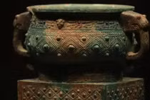 Đột nhập hang ổ rắn, lão nông giật mình phát hiện 'kho báu' khổng lồ 