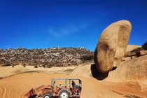 Tảng đá độc-dị-lạ nhất Việt Nam, đứng chênh vênh thách thức trọng lực