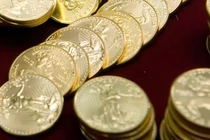 Ra ruộng ngô, nông dân bất ngờ đào được kho báu “khủng” 