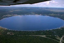 Bí ẩn hồ nước tự nhiên có hình dạng tròn đáng kinh ngạc