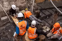 Đào đất công trường, bất ngờ đụng trúng “kho báu Trời ban” thế kỷ 19 