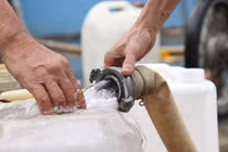 Vài "hình ảnh chế" khi chung cư tại Hà Nội lại mất nước