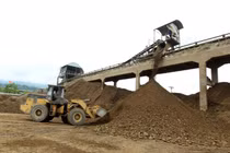 Đổ thải sai vị trí, Công ty Apatit Việt Nam bị phạt 290 triệu đồng