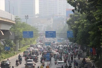 Hà Nội xây cầu vượt phân làn vẫn ùn tắc: Lỗi do đâu?