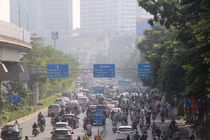 Hà Nội xây cầu vượt phân làn vẫn ùn tắc: Lỗi do đâu?