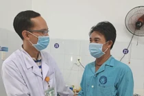 Cứu sống bệnh nhân bị mảnh sắt bắn xuyên thấu từ cổ đến phổi