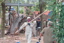 Cưỡng chế nhà hàng, quán nhậu xây dựng trái phép trên bán đảo Sơn Trà