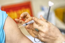 Mỹ phê duyệt vaccine ngừa virus hợp bào hô hấp (RSV)