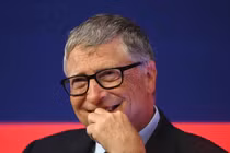 Bill Gates, nhà sáng lập Microsoft, mỉm cười trong Hội nghị thượng đỉnh đầu tư toàn cầu tại Bảo tàng Khoa học ở London vào ngày 19 tháng 10 năm 2021.