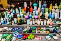 Tràn lan gốm sứ trôi nổi, sặc sỡ gây hại