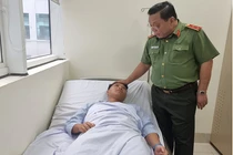 5 cảnh sát bị thương trong vụ cháy chung cư mini ở Hà Nội