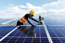 Bộ Công Thương “ưu ái” 14 dự án điện mặt trời, EVN “gánh” hơn 1.400 tỷ