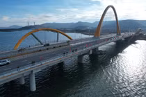 Ảnh: Cây cầu 1.700 tỷ nối đôi bờ vịnh Cửa Lục Quảng Ninh