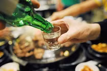 Tăng thuế rượu bia, có giảm được tiêu thụ?