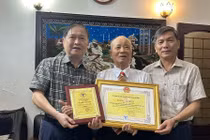 PGS.TS Nguyễn Văn Hồi nhận danh hiệu Trí thức KHCN tiêu biểu