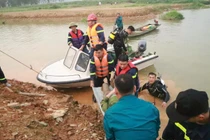 4 người thoát nạn trong vụ lật thuyền trên sông