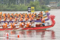 Kịch tính chung kết giải bơi chải Phú Thọ 2023