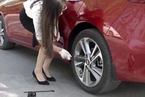 Mẹo xử lý nhanh khi lốp xe ôtô bị dính đinh
