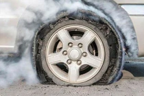 Những tác hại nghiêm trọng khi vận hành ô tô trong tình trạng lốp non hơi