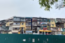 Cận cảnh 4 chung cư cấp độ D ở Hà Nội xuống cấp trầm trọng