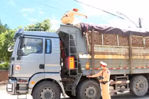 Xử lý nghiêm tiêu cực trong cấp phép lưu hành xe siêu trường, siêu trọng