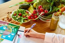 Thực phẩm nên ăn để tăng cường sức khỏe khi thời tiết nồm ẩm