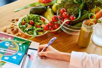 Thực phẩm nên ăn để tăng cường sức khỏe khi thời tiết nồm ẩm