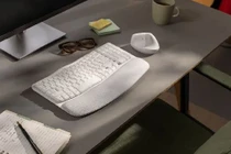 Logitech Wave Keys: Bàn phím công thái học giữ sức khỏe khi làm việc 