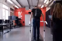 Trí tuệ nhân tạo mới giúp người liệt 12 năm đi lại được