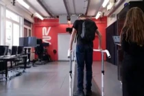 Trí tuệ nhân tạo mới giúp người liệt 12 năm đi lại được