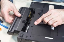 Lý do nên mua máy tính xách tay có pin rời?