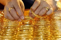 Giá vàng hôm nay 12/4: Vàng SJC trụ vững mốc 67 triệu đồng/ lượng