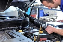 Những tác hại của việc đổ thừa dầu nhớt ô tô, có thể bạn chưa biết