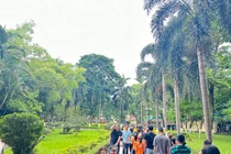 Công viên Thủ Lệ “hút” khách tham quan dịp cuối tuần