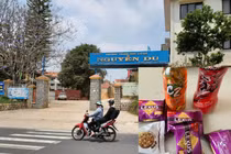 Vì sao công ty phát bánh kẹo trước cổng trường bị phạt 50 triệu đồng?