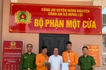 Phụ xe buýt trả lại bọc tiền 190 triệu đồng cho người đánh rơi