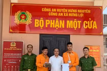 Phụ xe buýt trả lại bọc tiền 190 triệu đồng cho người đánh rơi