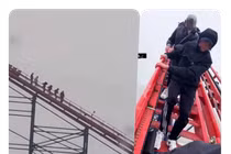 Du khách hoảng loạn khi tàu lượn siêu tốc đột ngột dừng ở độ cao 70m