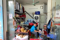 Trời nồm ẩm, mưa phùn: Dịch vụ giặt sấy quá tải