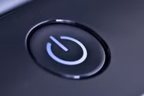 Lý do bạn nên tắt máy tính mỗi đêm?