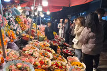 Nhộn nhịp chợ hoa lớn nhất Hà Nội dịp 8/3