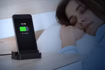 Apple cảnh báo nguy hiểm tiềm ẩn khi sạc iPhone qua đêm