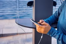 Rủi ro bảo mật khi sạc pin smartphone ở những nơi công cộng