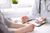 Sốc phản vệ sau uống thuốc giảm đau: Bác sĩ khuyến cáo gì?