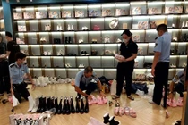 Hàng giả tràn lan trên “chợ mạng”